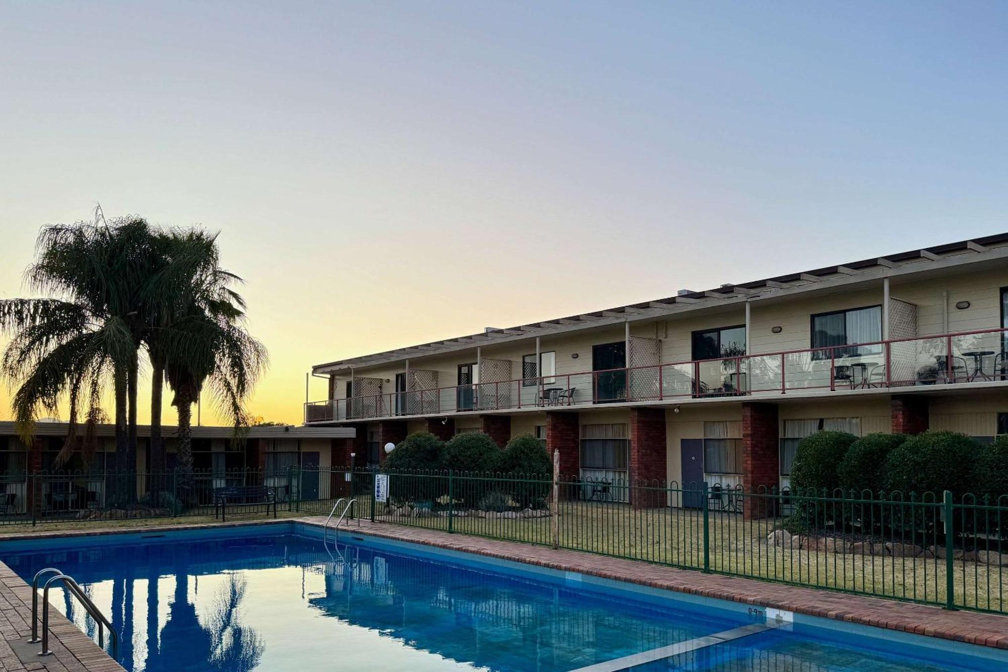 Econo Lodge Gateway Tamworth Exteriör bild